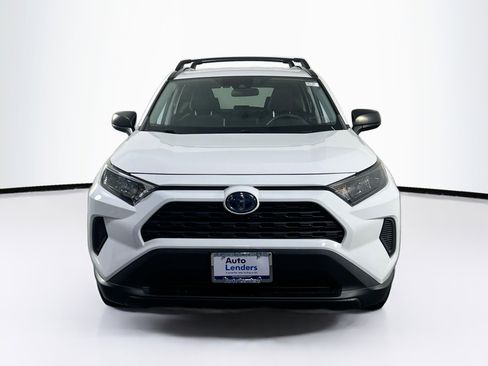 Used 2019 Toyota RAV4 LE image 2