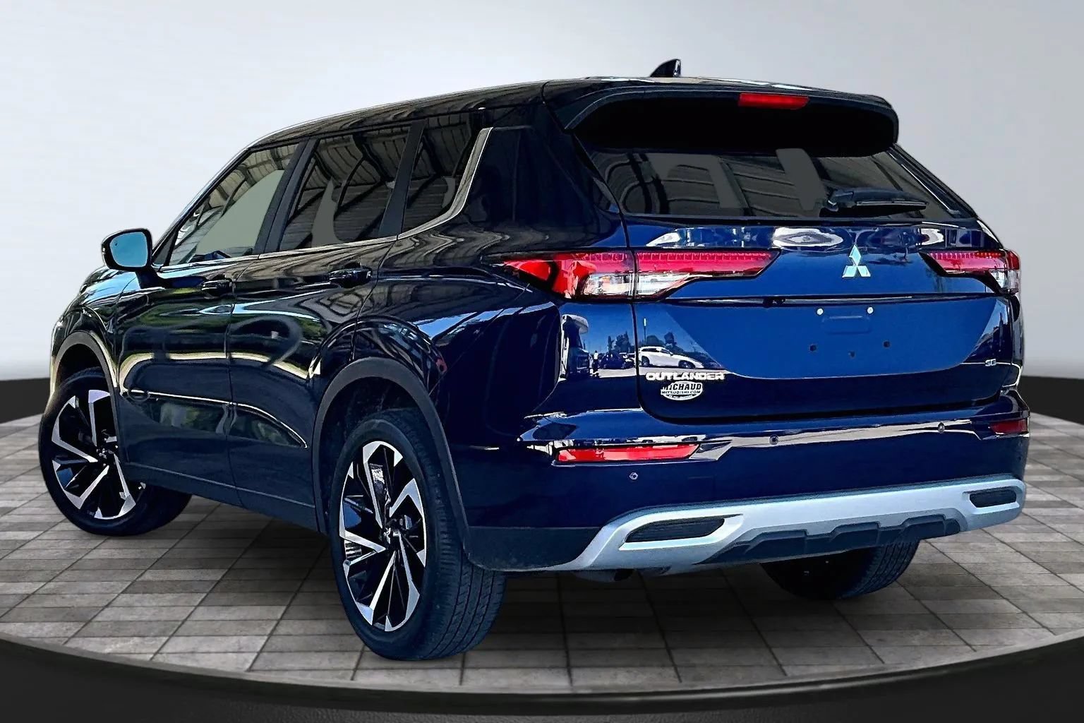 Used 2024 Mitsubishi Outlander SE AWD/4WD image 4