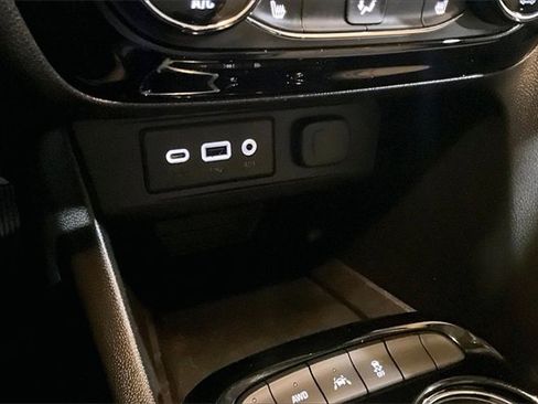 Used 2021 Buick Encore GX Select image 25