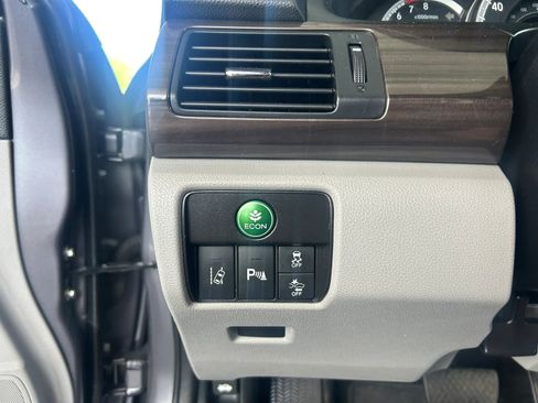 Used 2017 Honda Accord Touring image 14