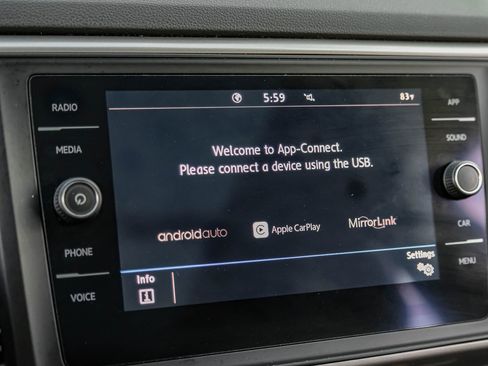 Used 2020 Volkswagen Atlas Cross Sport SE w/ Panoramic Sunroof Package FWD image 27