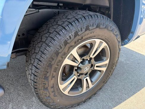 Used 2019 Toyota Tacoma TRD Sport AWD/4WD image 13