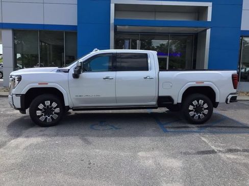 Used 2024 GMC Sierra 2500 Denali w/ Denali Reserve Package AWD/4WD image 3
