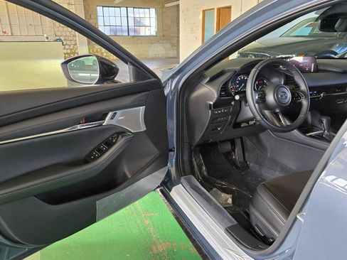 New 2026 MAZDA MAZDA3 Hatchback w/Premium Plus Pkg image 18