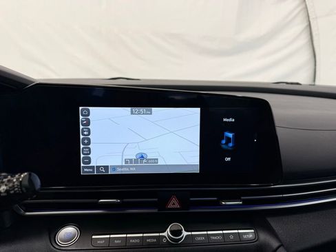 Used 2025 Hyundai Elantra Limited FWD image 32