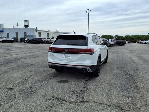 Used 2025 Volkswagen Atlas Peak Edition SE AWD/4WD image 23