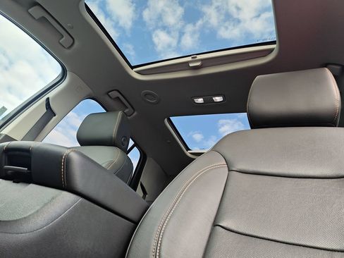 Used 2020 Chevrolet Traverse Premier FWD image 24