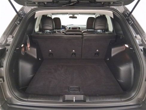 Used 2019 Jeep Cherokee Latitude Plus image 17