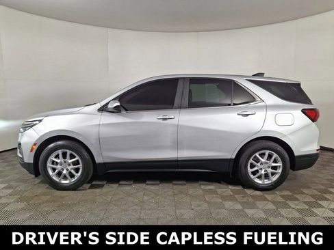 Used 2022 Chevrolet Equinox LT image 2