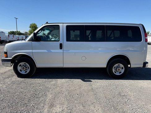 Used 2016 GMC Savana 3500 LT w/ LT Preferred Equipment Group RWD image 6