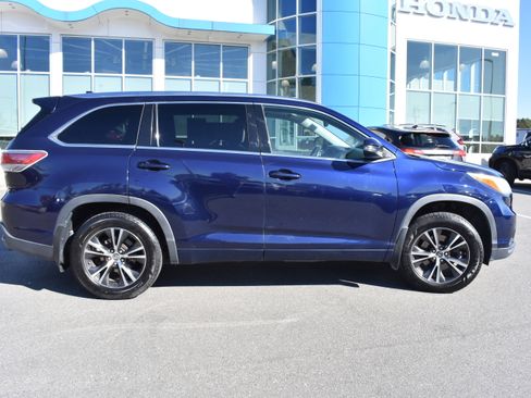 Used 2016 Toyota Highlander XLE image 10