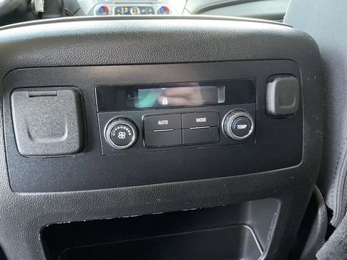 Used 2019 GMC Yukon XL SLE w/ HD Trailering Package image 27