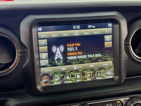 Used 2023 Jeep Wrangler Unlimited Sahara image 17