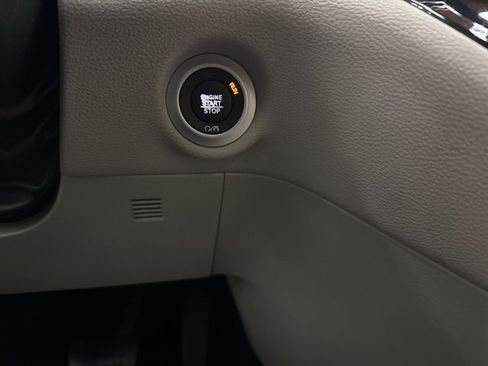 Used 2020 Chrysler Pacifica Limited image 11