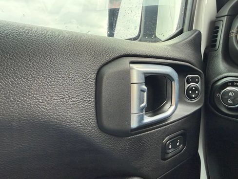 Used 2021 Jeep Gladiator Overland AWD/4WD image 12