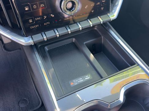 Used 2025 GMC Acadia Elevation image 21