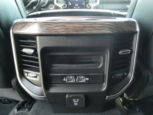 Used 2019 RAM 1500 Laramie AWD/4WD image 20