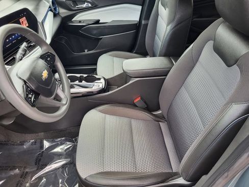 Used 2025 Chevrolet Trax LT FWD image 19