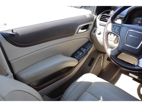 Used 2020 GMC Yukon XL Denali w/ Denali Premium Package AWD/4WD image 24