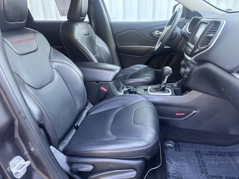 Used 2014 Jeep Cherokee Trailhawk w/ Comfort/Convenience Group AWD/4WD image 15