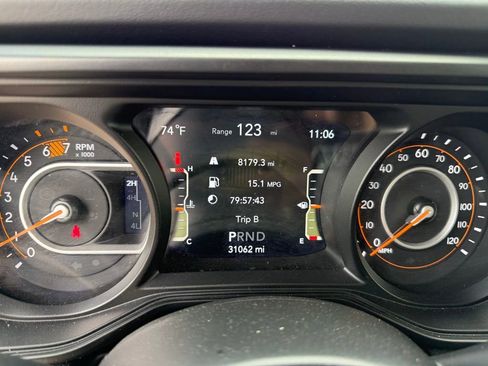 Used 2025 Jeep Wrangler Unlimited Rubicon image 11