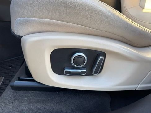 Used 2019 Jaguar F-PACE Prestige image 21