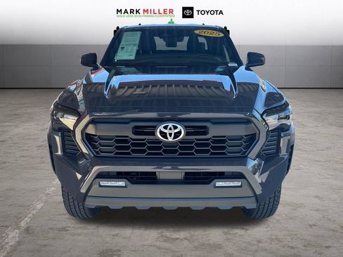 Used 2025 Toyota Tacoma TRD Off-Road AWD/4WD image 9