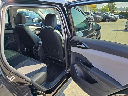 Used 2023 Volkswagen Taos SE w/ Panoramic Sunroof Package AWD/4WD image 13
