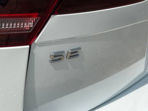 Certified 2024 Volkswagen Tiguan SE R-Line FWD image 30