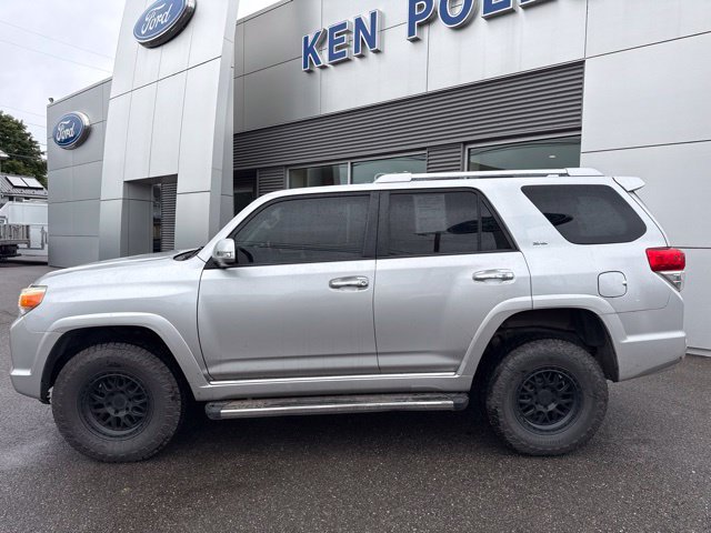 Used 2011 Toyota 4Runner SR5 w/ Premium Pkg w/Leather AWD/4WD image 9