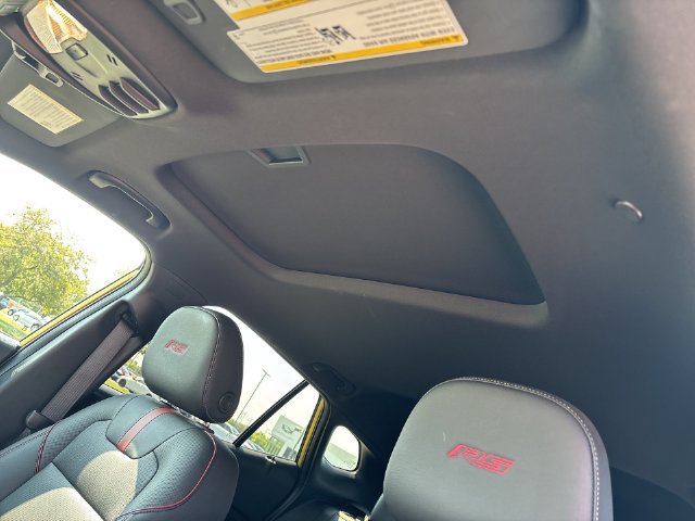Used 2025 Chevrolet Trax RS w/ Sunroof Package FWD image 22