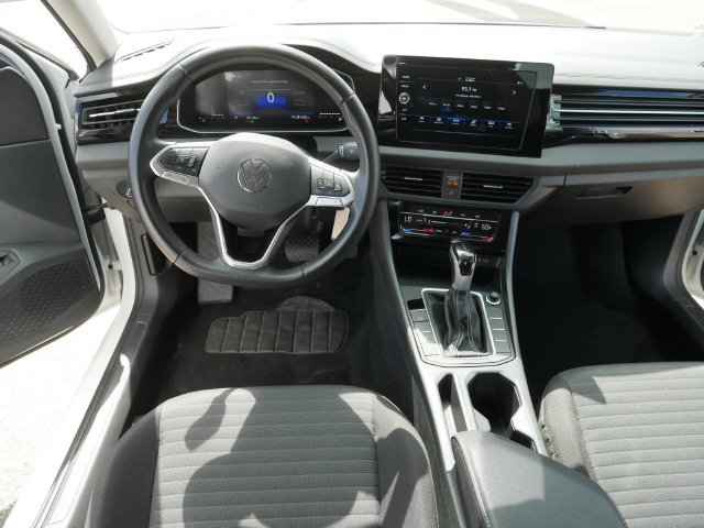 Certified 2025 Volkswagen Jetta S FWD image 21
