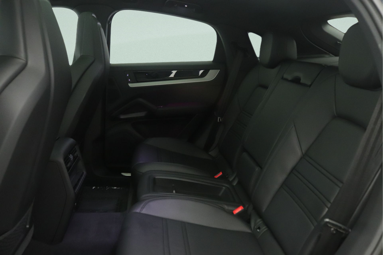 Used 2024 Porsche Cayenne Coupe AWD/4WD image 31