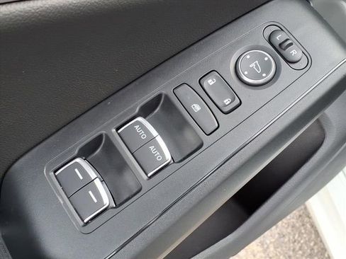 Certified 2025 Acura Integra Base image 12