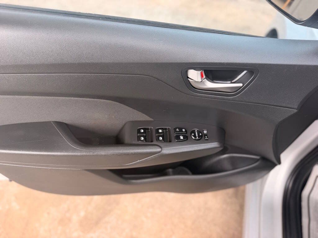Used 2019 Hyundai Accent SE FWD image 17