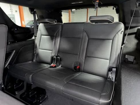 Used 2024 GMC Yukon SLT AWD/4WD image 16