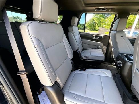 Used 2024 GMC Yukon SLT w/ SLT Premium Package AWD/4WD image 30