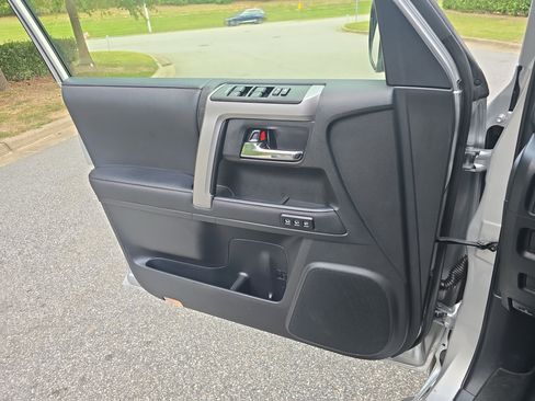 Used 2024 Toyota 4Runner Limited AWD/4WD image 26