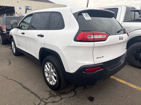 Used 2017 Jeep Cherokee Sport image 2