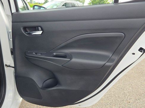 Used 2025 Nissan Versa SV FWD image 9