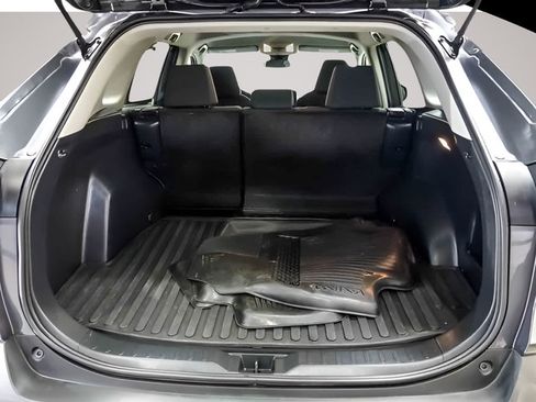 Used 2021 Toyota RAV4 LE AWD/4WD image 22