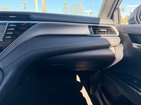 Used 2018 Toyota Camry SE FWD image 17