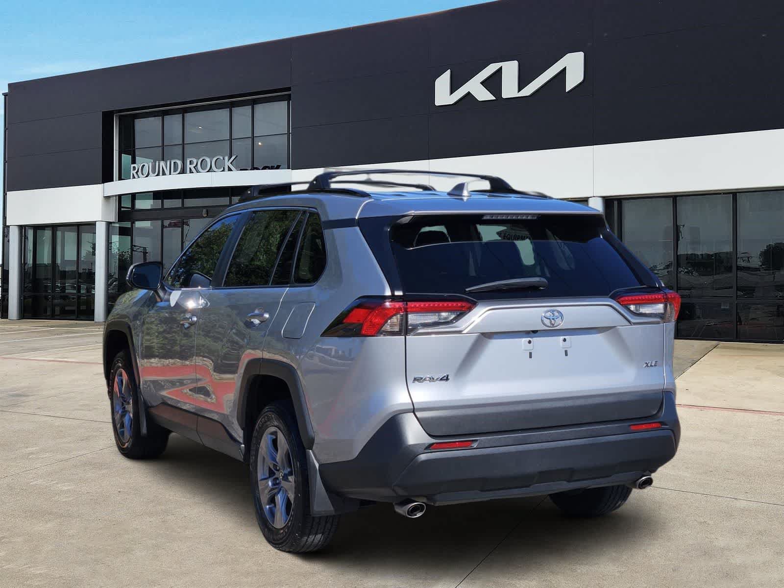 Used 2024 Toyota RAV4 XLE FWD image 5