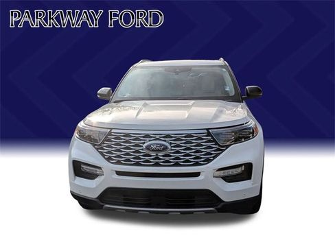 Used 2020 Ford Explorer Platinum w/ Premium Technology Package image 2