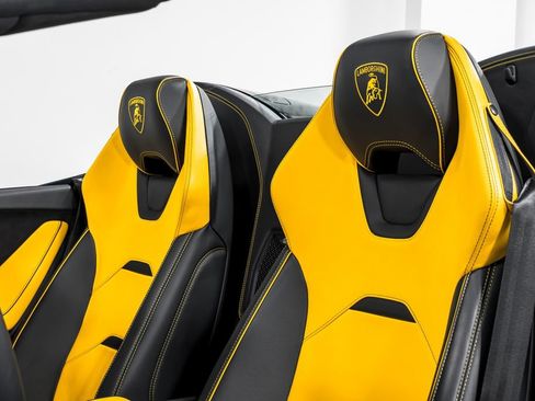 Used 2023 Lamborghini Huracan EVO AWD/4WD image 19