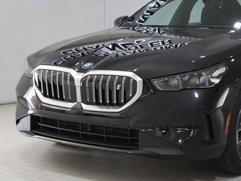 Used 2024 BMW i5 eDrive40i w/ Premium Package image 2