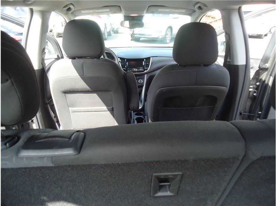 Used 2021 Chevrolet Trax LS AWD/4WD image 18