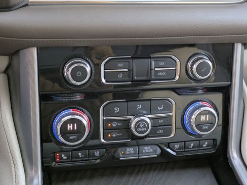 Used 2023 GMC Yukon XL Denali image 22