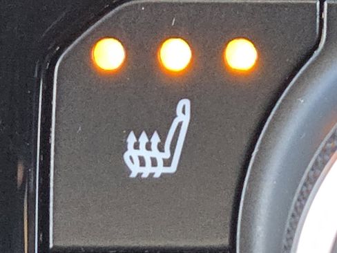 Used 2021 Toyota Highlander XLE image 6