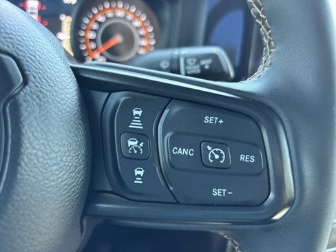 Used 2024 Jeep Gladiator Sport AWD/4WD image 28
